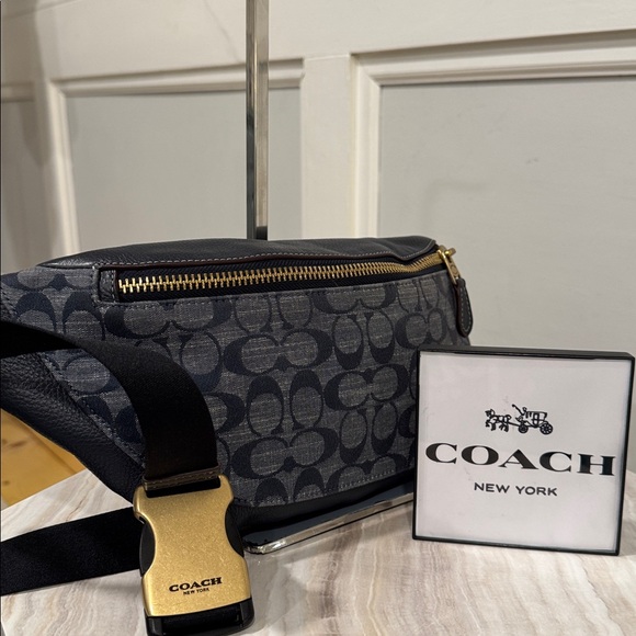 Coach Handbags - Coach Warren Signature Chambray Pebbled Leather Navy Belt Bag Fanny Pack